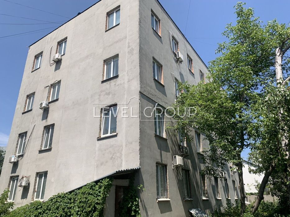 Окрема будівля (ОСЗ) з ділянкою 21 сотка та складом. Куренівка