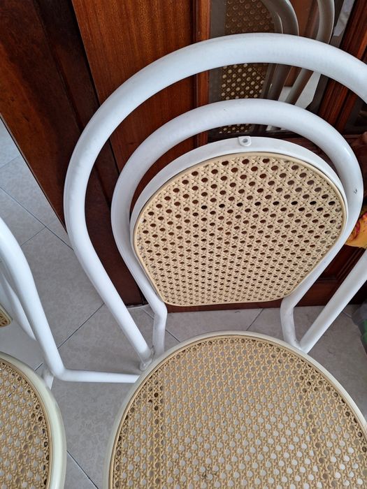 Vendo 2 cadeira em bom estado..