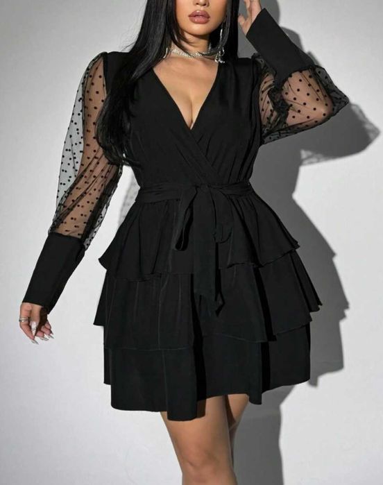 Sukienka z długim rękawem i kontrastową siateczką w dużym rozmiarze