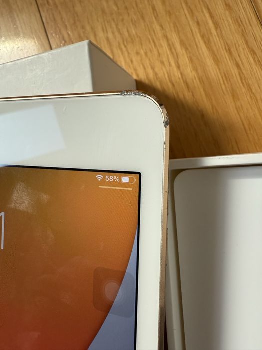 IPad mini 4 Gold WIFI 128 GB(є нюанс)