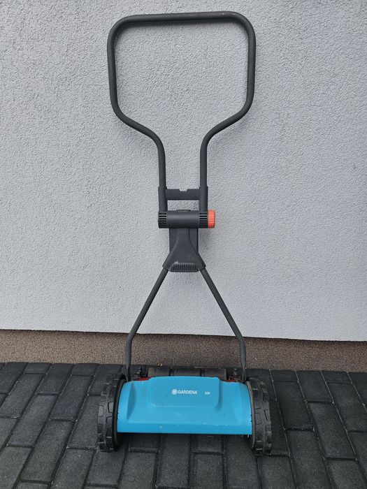 Ręczna kosiarka do trawy GARDENA 330