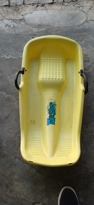 Vendo 3 trenós de neve