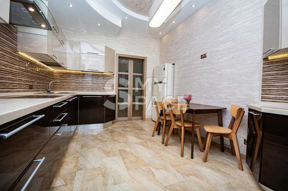 Коновальця Алмазова ЖК Митець 2к Якісна  74.3 м² Печерськ Центр