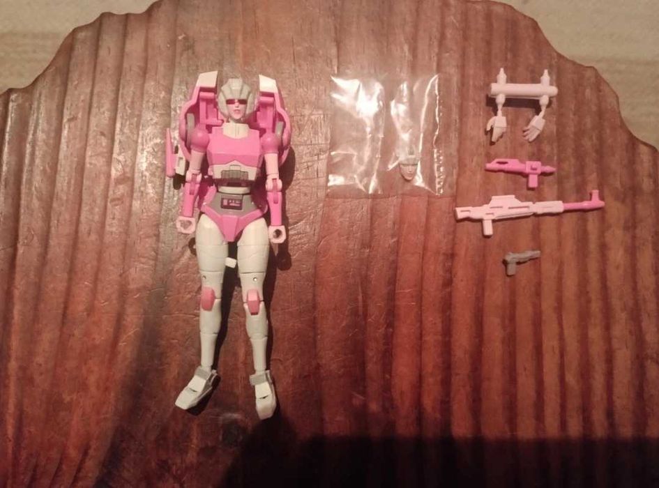 Newage H48 Maschinenmensch Arcee G1 – Completa c/ Caixa