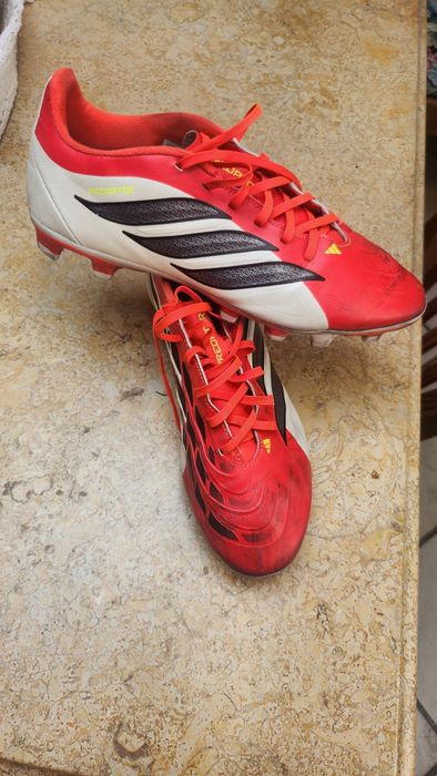 Chuteiras Adidas Predator vermelhas
