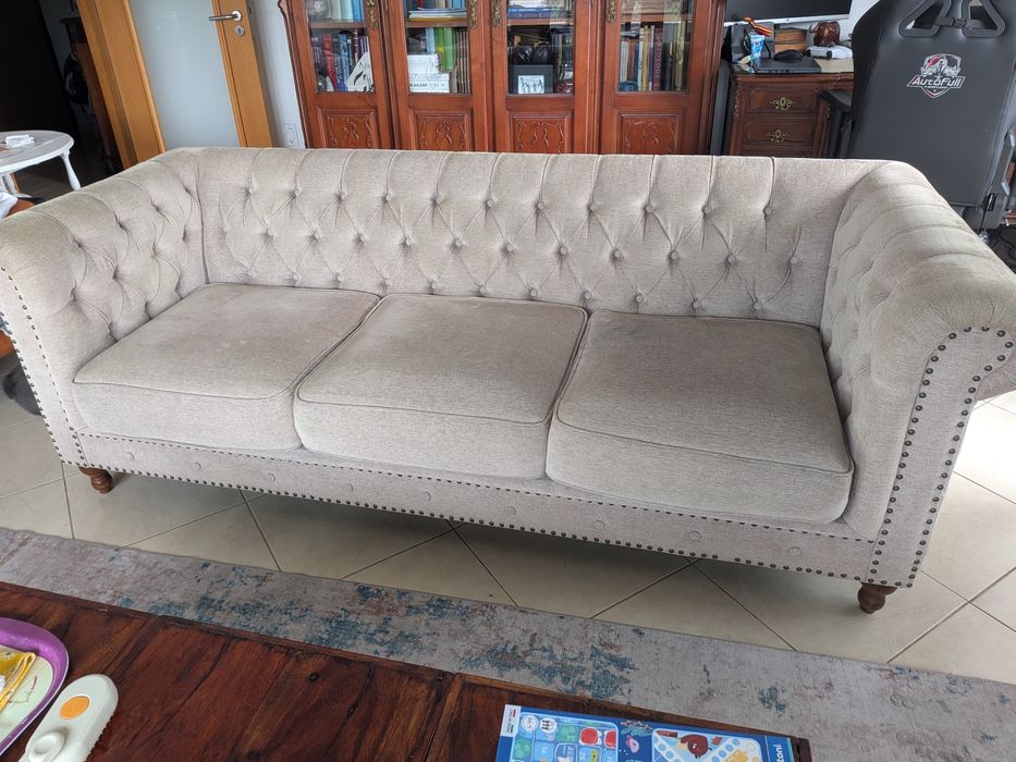Sofá de 3 lugares Chester em Tecido Charly - Cor Beige Creme
