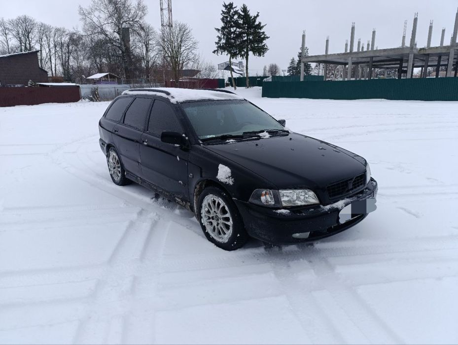 Продаж авто volvo v40