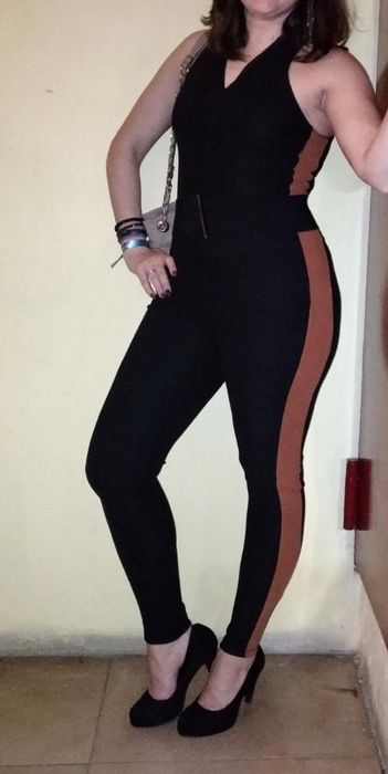 Vendo macacão usado mas em ótimo estado. Usado apenas 1 vez.