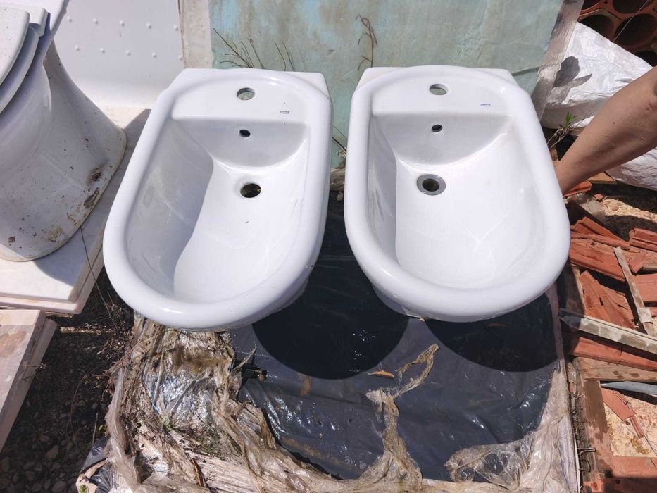 Bidés "Roca" Semi-Novos | 25€ Unidade | 45€ o Par