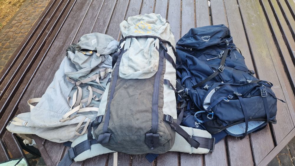 Оренда прокат трекінгові палки спальники палатки намети взуття рюкзаки