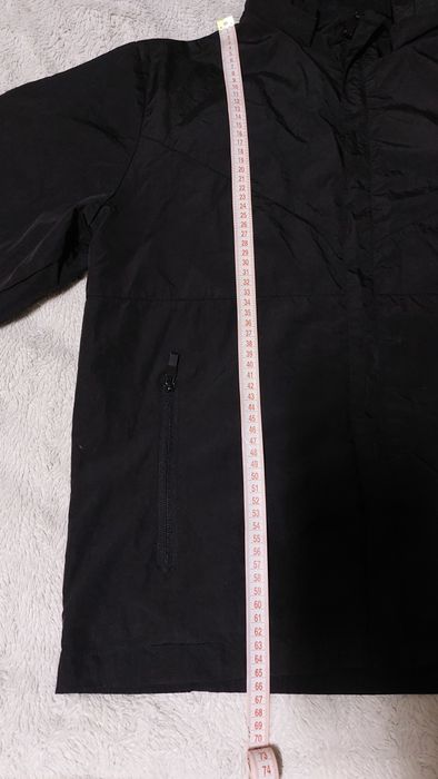 Ветровка з капюшоном