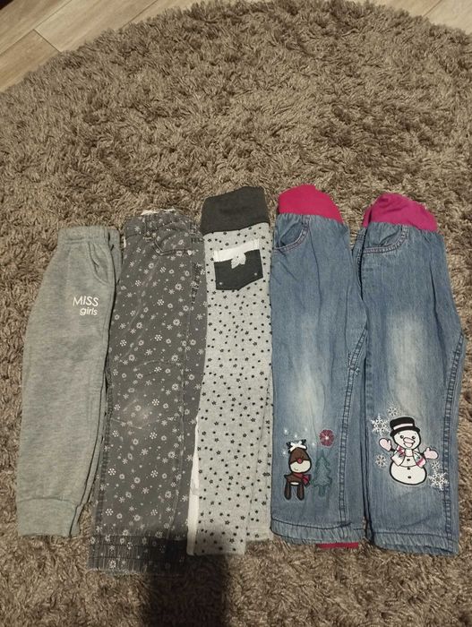 Одяг для дівчаток