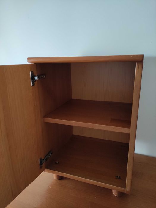 Mobiliário de quarto (cómoda e mesinhas de cabeceira)