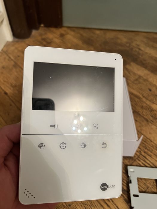 Відеодомофон кольоровий сенсорний Arny AVD-410 Білий
Arny AVD-410 виде