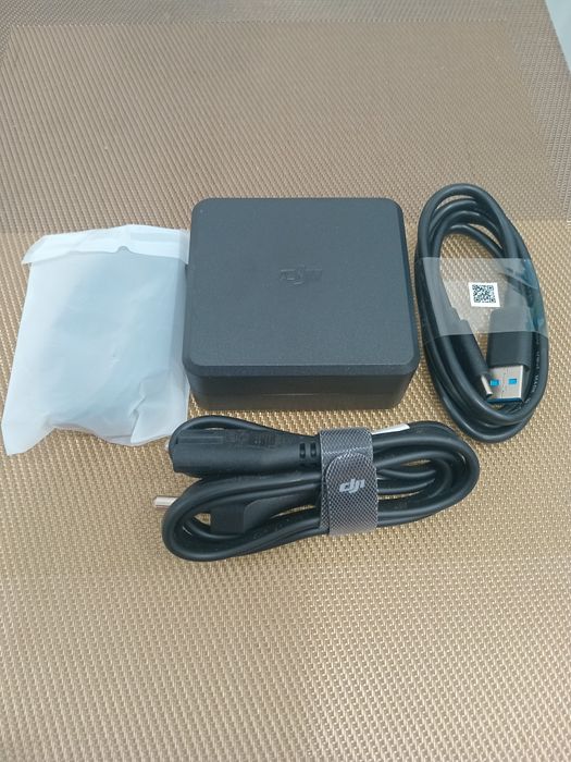 Зарядний пристрій   DJI Mavic 3Т 100W. Весь комплект шнурів

1