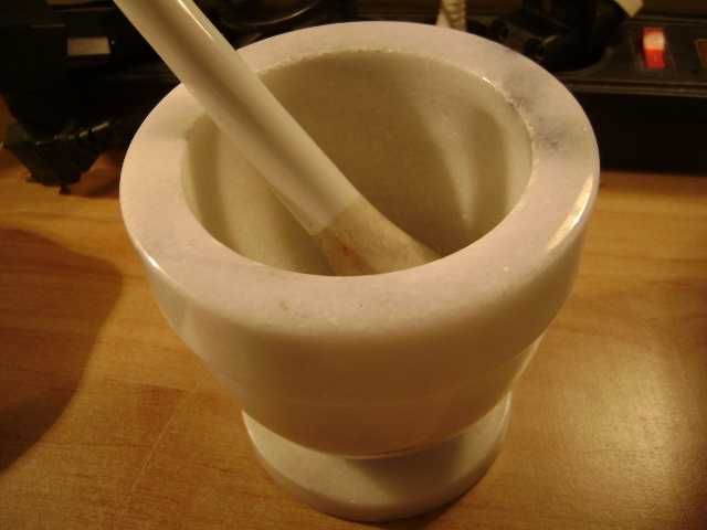 Starocie z PRL - Moździerz z marmuru = 10,5 cm średnicy