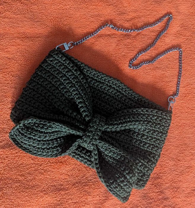 Красивий клатч ручної роботи оливкового кольору