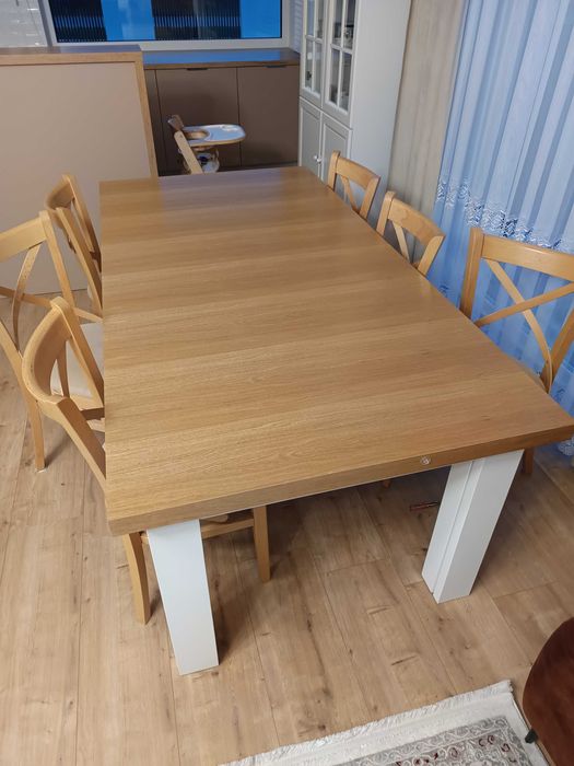 Stół i krzesła - komplet