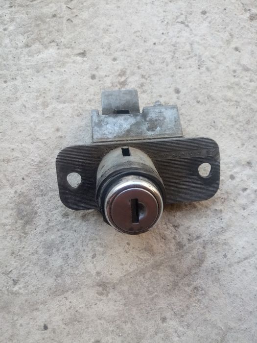 Продам  розширюваний бачок Пассат б2 ,88 року.