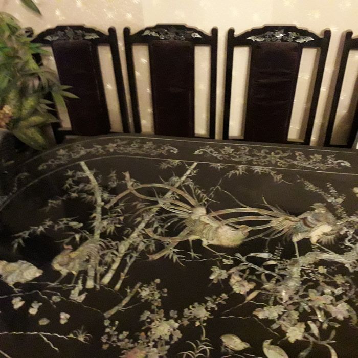 Продам стол инкрустированный перламутром +8 таких же  стульев.Говори