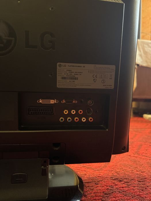 Компʼютер з монітором, мишею, клавіатура