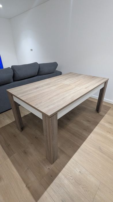 Mesa de jantar extensível, em madeira