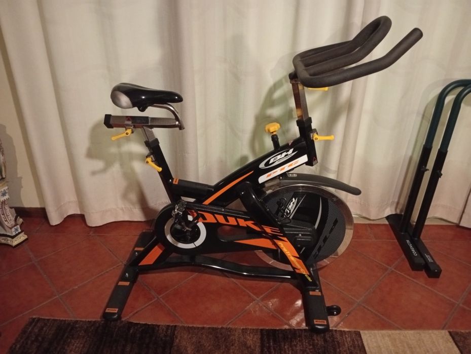 Bicicleta estática Duke BH