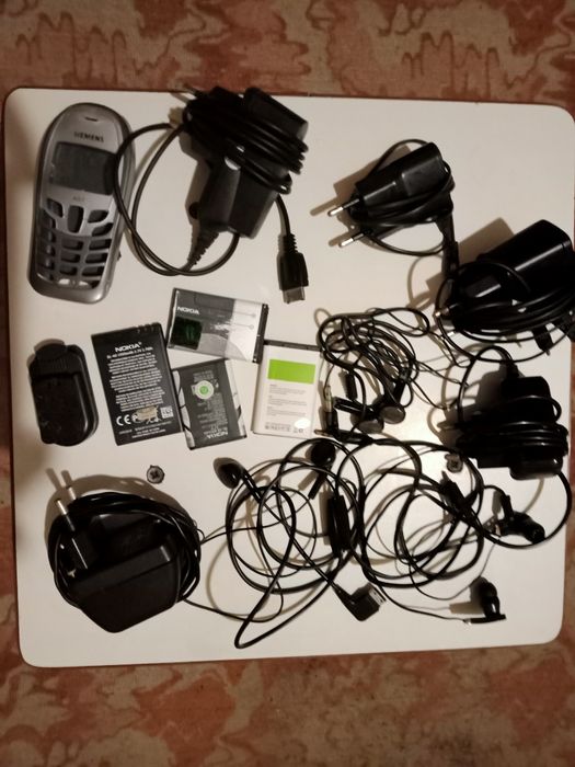 Продам мобильный телефон и различные аксессуары