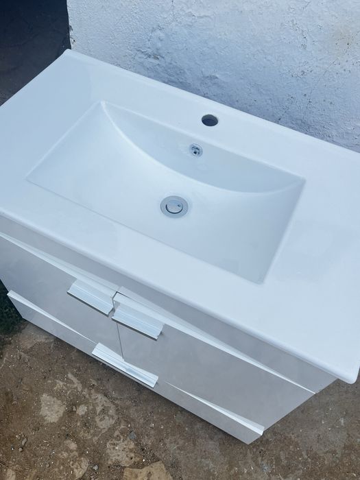 Móvel com lavatório com 80cm
