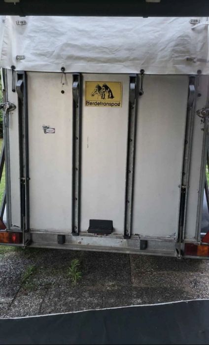 Przyczepa do przewozu koni