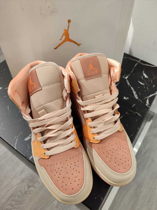 Кросівки Air Jordan 1 Mid 'Apricot'