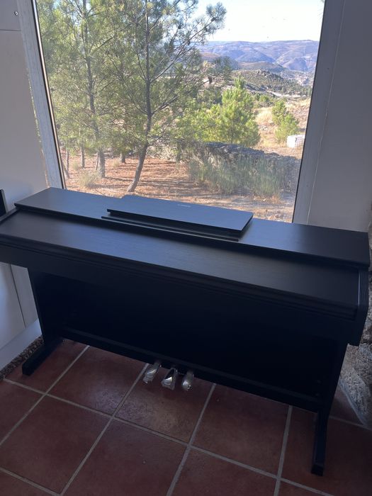 Yamaha Arius YDP-143