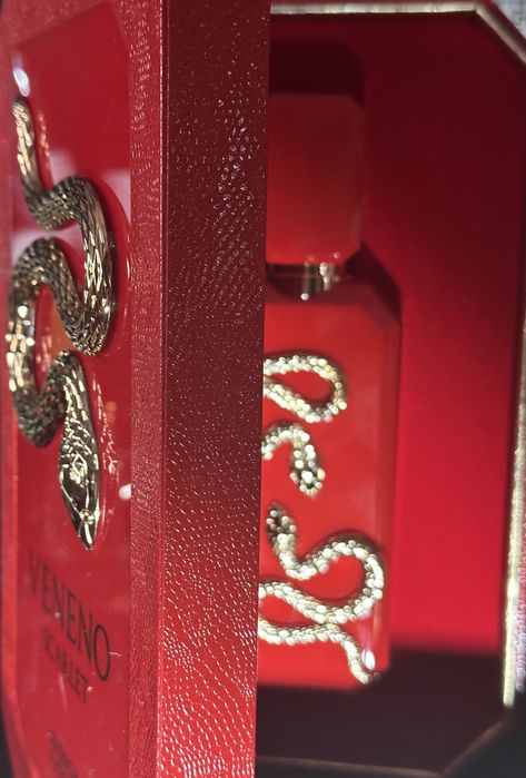 French Avenue Veneno Scarlet