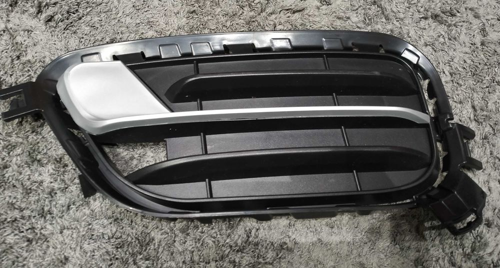 BMW X3 F25 бокова решітка переднього бампера 51117347945 51117347946