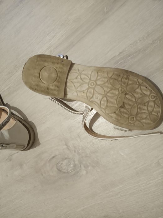 Sandały srebrne r. 35