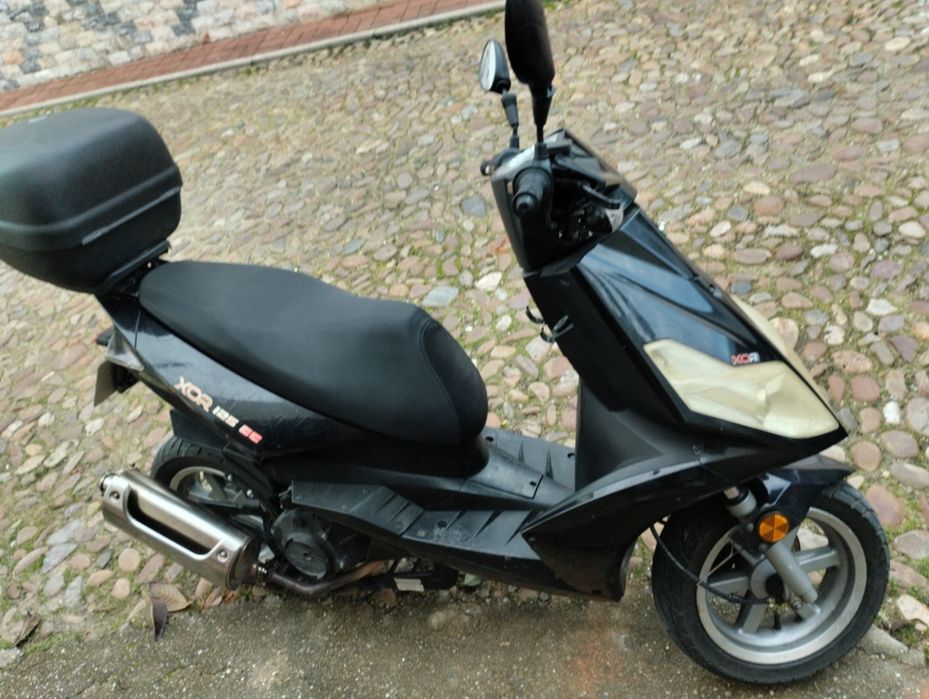 Vendo moto genéric cor 125 cc
