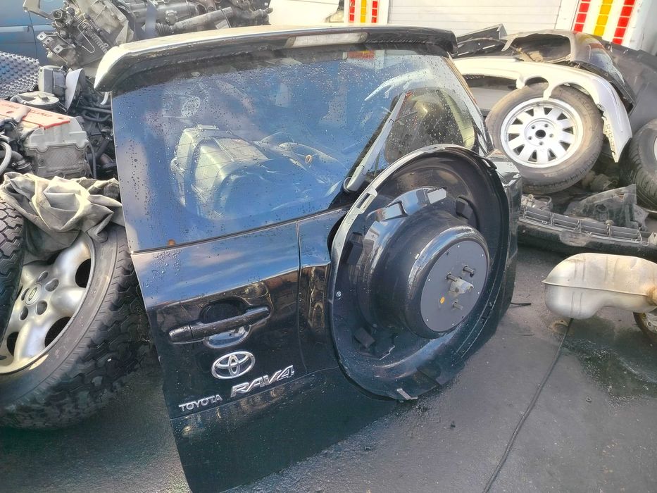 Klapa bagażnika Toyota RAV4