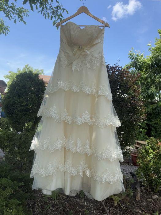 Прокат або продаж весільноі сукні колір Айворі
