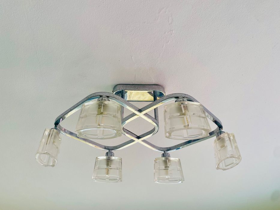 Candeeiro de teto em cor prata e vidro 58 cm.