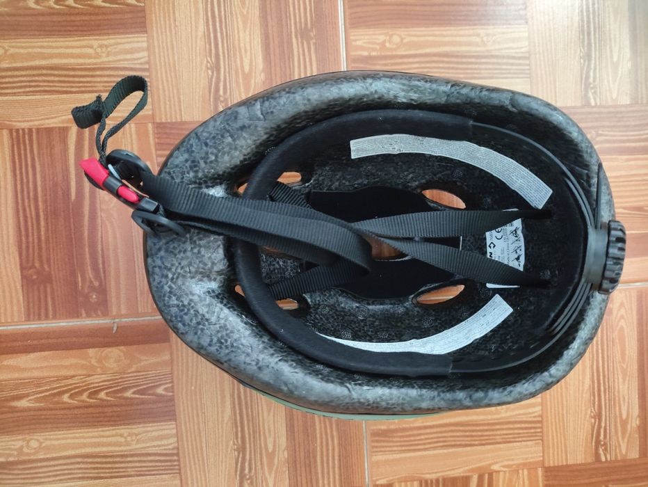 Capacete de criança ventilado e ajustável