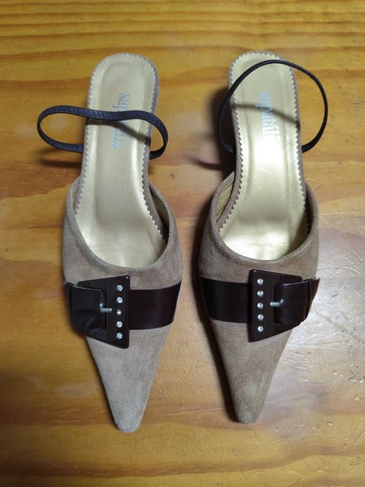 Sapato em camurça e couro como novo