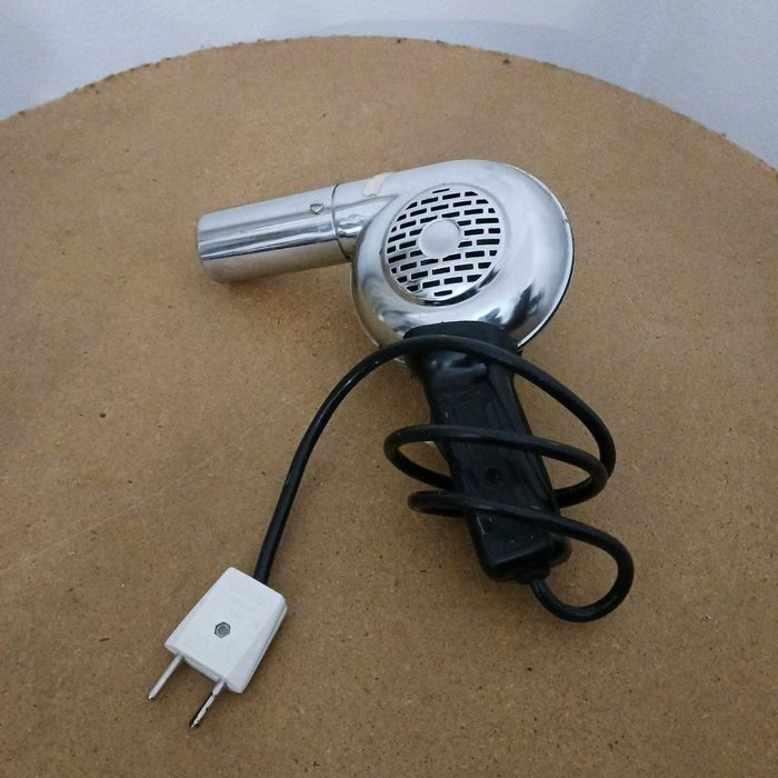 Aparelhagem antiga e outros eletrodomésticos