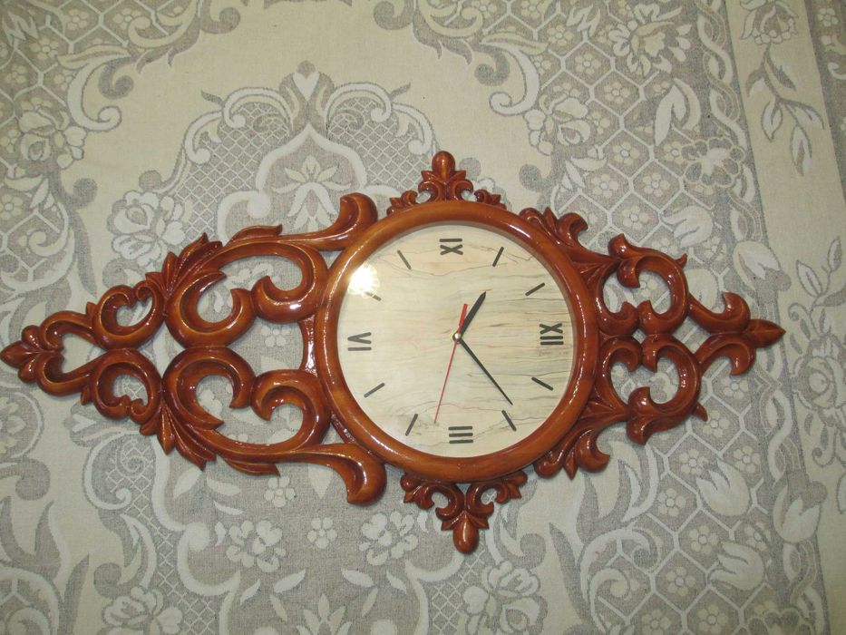 Часы деревянные резные из дерева. Дерев'яний годинник із дерева.