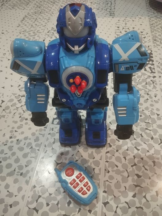 Робот на пульті управління