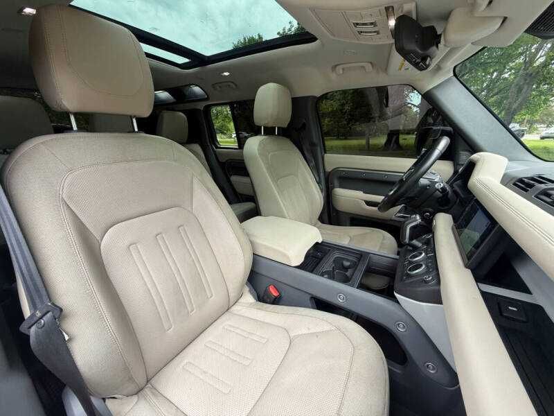 2020 Land Rover Defender 110 SE