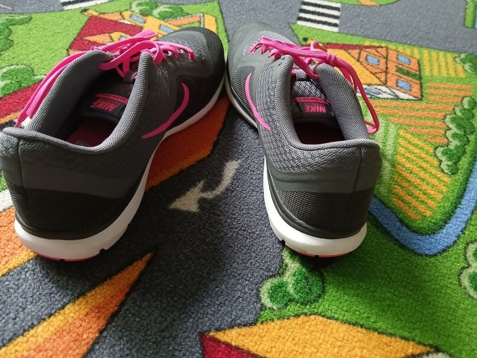 Damskie Nike rozmiar 40