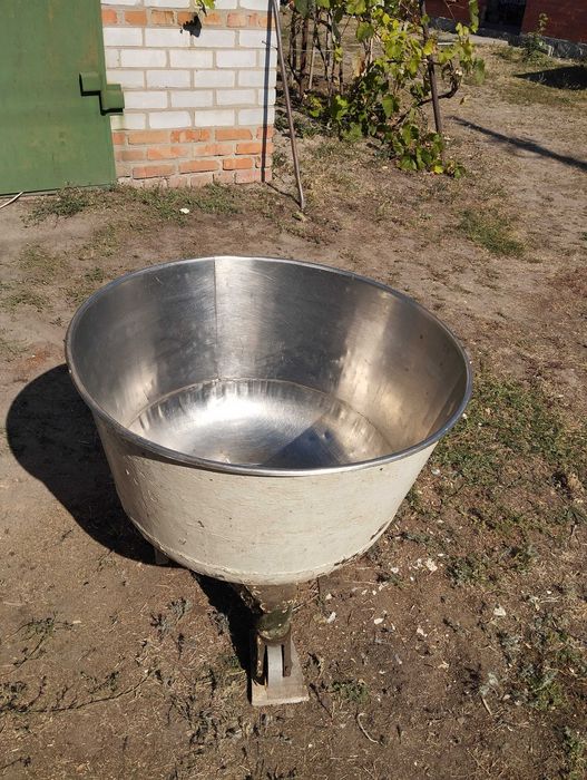 Діжа (чан) для вимішування тіста