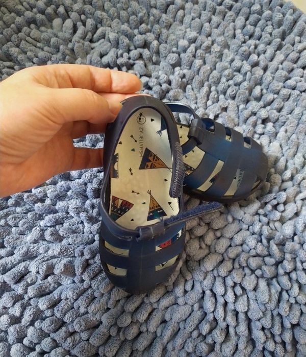 Sandálias Zippy tamanho 21