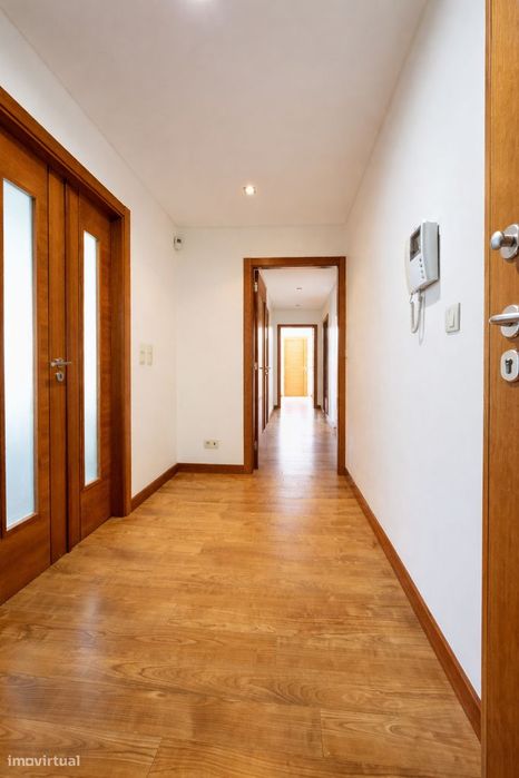 T2 com Box de 32,85 m² e Arrecadação de 19,60 m² com Piscina