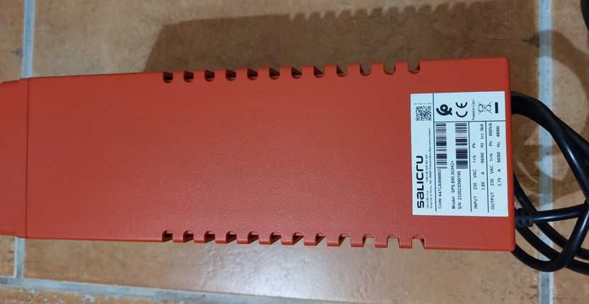 Sistema de Alimentação Ininterrupta (SAI/UPS) SALICRU SPS 850 SOHO+